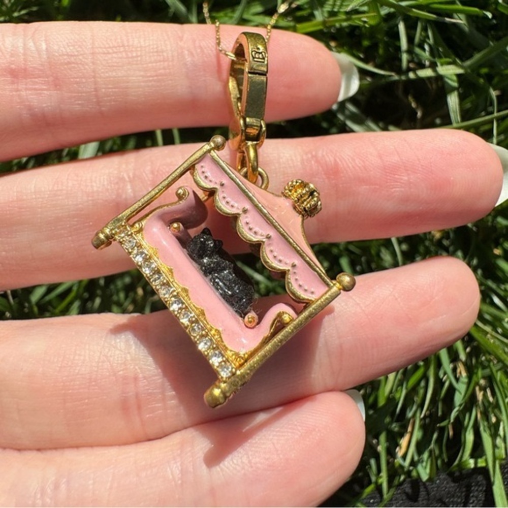 EUC Juicy Couture Scottie Dog Bed Charm